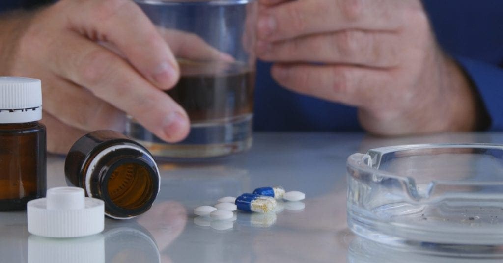 bebida alcoólica corta o efeito de medicamento?