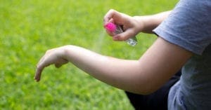 Repelente e protetor solar podem ficar mais baratos no Brasil