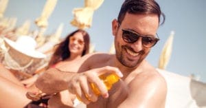 Pesquisa: apenas 20% dos homens aplicam filtro solar diariamente