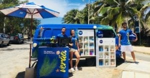 Pague Menos leva farmácia móvel para praias do Nordeste