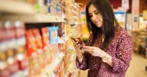 Brasileiro usa rótulo das embalagens para identificar alimentos saudáveis