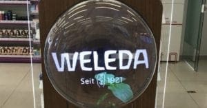 Weleda desenvolve display holográfico para drogarias