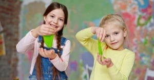 Anvisa: ingrediente de slime pode causar intoxicação