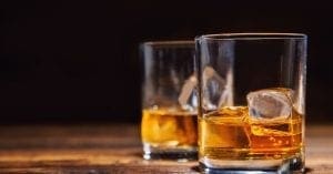 Álcool e antibiótico é prejudicial à saúde? Efeitos e orientações