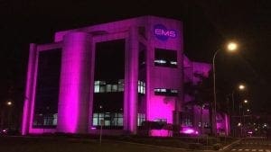 EMS abraça o rosa para alertar sobre a prevenção do câncer de mama