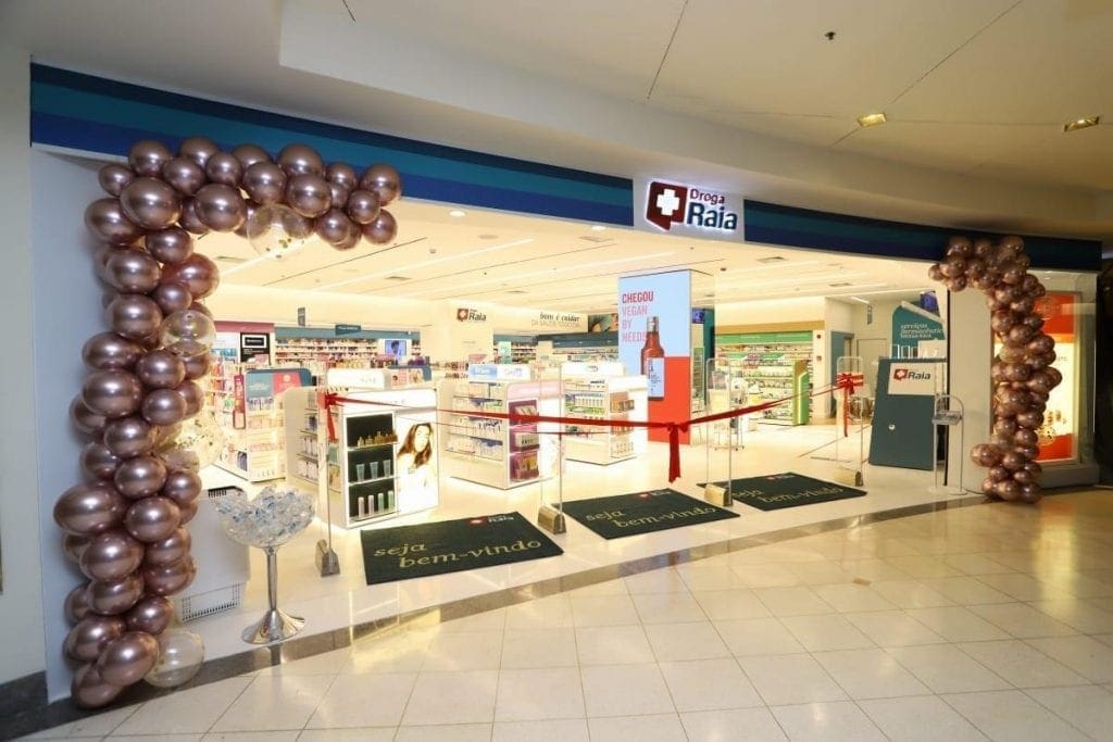 https://guiadafarmacia.com.br/raia-drogasil-quer-abrir-240-lojas-em-2020-e-acoes-sobem-mais-de-6/
