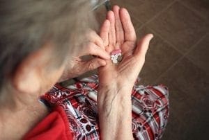 Ação em farmácias ajudará idosos a organizar rotina de medicamentos