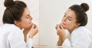 Oito erros que podem agravar a acne