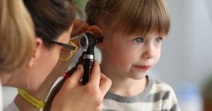 Otite de verão: um alerta para quem fica muito tempo na água