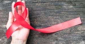 Dezembro vermelho: mitos e verdades sobre HIV e Aids