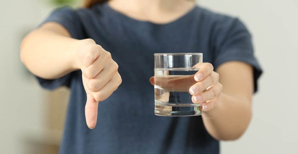 evitar água na cólica renal