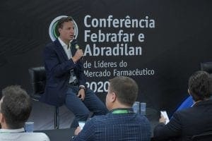 Febrafar e Abradilan debatem futuro do mercado farmacêutico em conferência