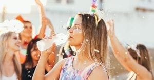 Como se hidratar corretamente para aproveitar o carnaval
