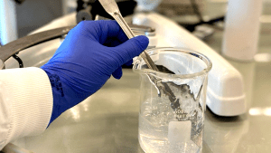 L’Oréal Brasil vai doar mais de 750 mil unidades de álcool gel e outros produtos de higiene