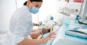 Mortes por coronavírus dobram a cada cinco dias no Brasil