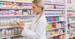 Raia Drogasil, nacional, e Panvel, regional, disputam o setor de farmácias