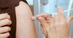 Clinicarx firma parceria para viabilizar vacinação em farmácias