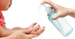 Crianças têm alta carga viral do coronavírus e podem ser mais infecciosas