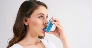 Tratamentos modernos ajudam pacientes no controle da asma grave