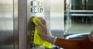 Novo coronavírus pode sobreviver por 4 semanas no vidro, no dinheiro e no metal