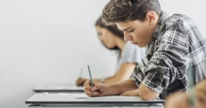 28 cursos de farmácia são avaliados com nota máxima no Enade