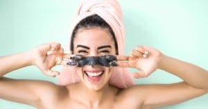 Asepxia amplia linha com carvão ativado para combater oleosidade