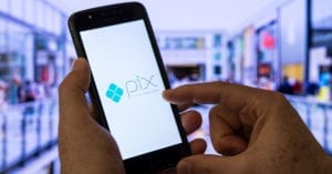 Pix tem a preferência dos 24% brasileiros e supera cartão de débito