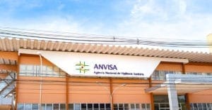 Anvisa se reúne domingo para definir autorização emergencial de vacina
