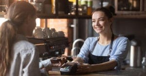 76% dos brasileiros começaram a consumir em comércios locais durante a quarentena