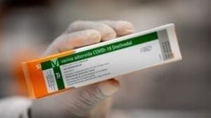 Distribuição de vacinas pelo governo federal começa com atraso