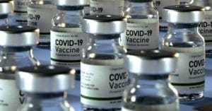 Após falar em veto da Índia, fabricante diz que vacinas podem ser exportadas