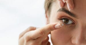 7 sinais de alerta para quem usa lentes de contato