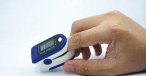 OMS sugere uso de oxímetro para pacientes com Covid-19 que estejam em casa