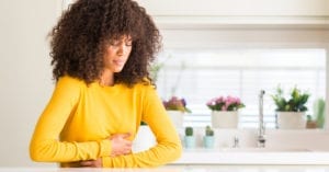 Tomar omeprazol por muito tempo faz mal? Entenda os riscos