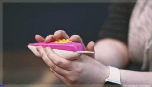 Reino Unido cria primeiro teste de gravidez de farmácia para mulheres cegas