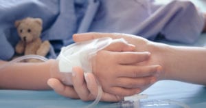 Reino Unido já interna 100 crianças por semana com síndrome rara pós-Covid-19