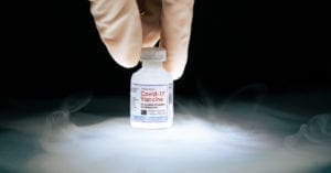 Pfizer pede autorização para armazenar vacina em temperatura mais alta