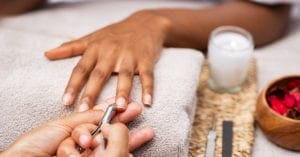 Garanta as tendências de esmalte para o mix de inverno da sua farmácia