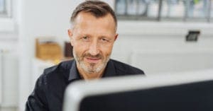 Hilab abre vagas de emprego para pessoas com mais de 50 anos