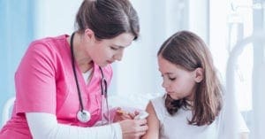 Interfarma alerta sobre queda na cobertura vacinal e promove campanha de vacinação nacional