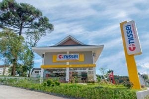 Nissei inaugura farmácia temática e comemorativa no Ecoville