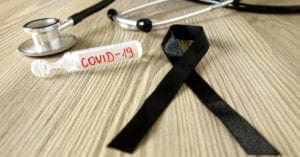 Brasil registra quase 4 mil mortes por Covid-19 no dia e fecha pior mês da pandemia com 66,8 mil óbitos