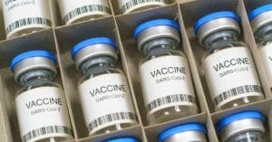 Dados de países avançados na vacinação contra a Covid mostram queda de internações e mortes