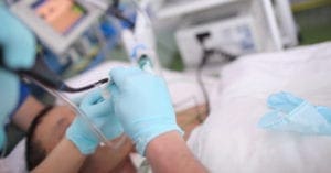 Mais de 60% das unidades municipais de saúde do estado de SP estão sem ‘kit intubação’