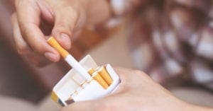 Consumo de cigarro aumenta na pandemia e preocupa especialistas