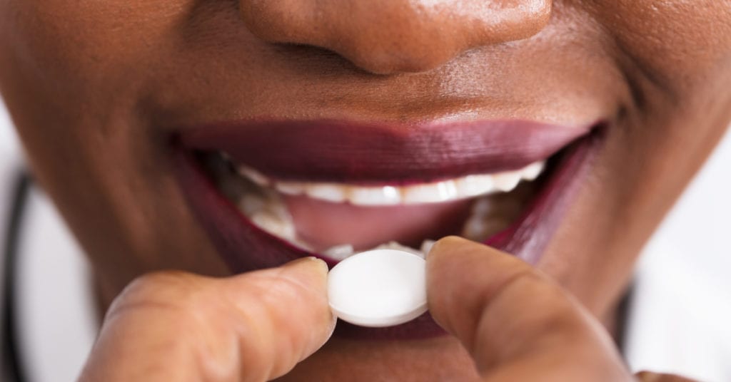 tomar-comprimido-clonazepam