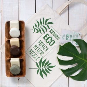 Marca própria da Pague Menos lança linha de xampus e condicionadores sólidos