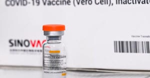 Butantan entrega 1,1 milhão de doses da CoronaVac ao MS e paralisa produção da vacina