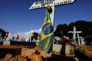 Brasil registra, entre janeiro e abril, 64% mais mortes do que o esperado
