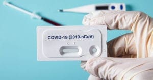 Testes da Covid-19 em farmácias voltam a registrar alta